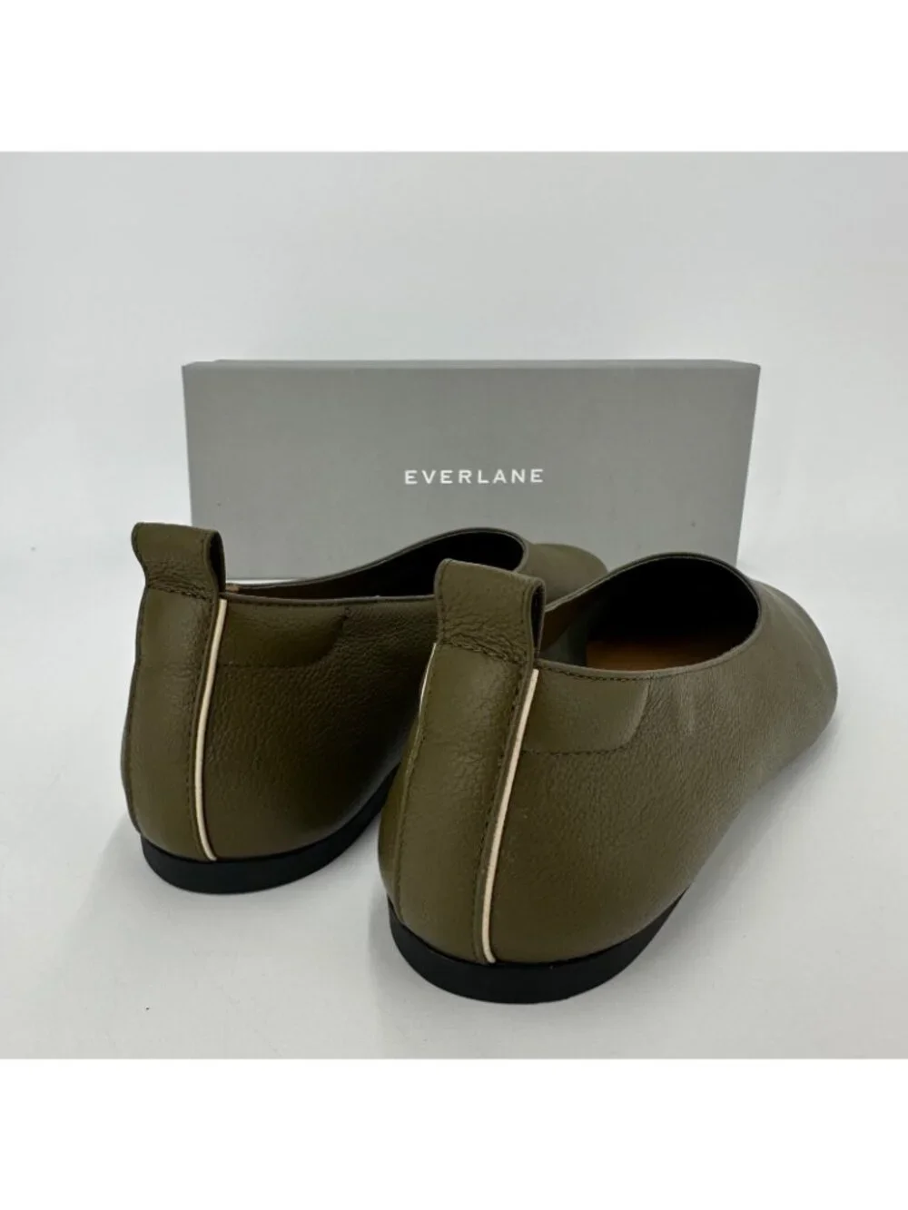Everlane The Italian Leather Day Glove Flats in Birch Green 6.5 Women's Career